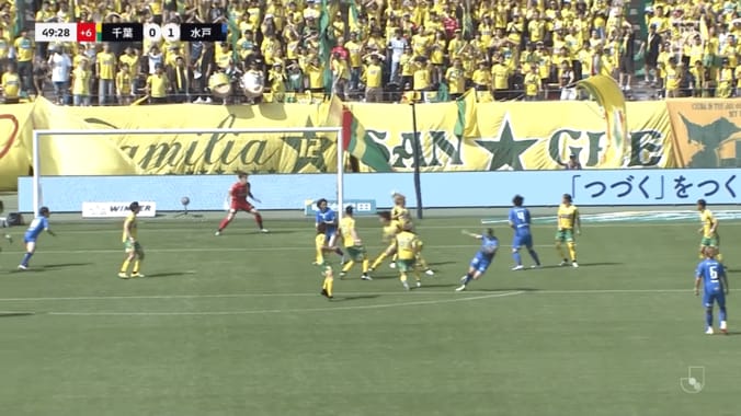 「えっ！入ったの！？」J1初参戦FWの“急反転ゴラッソ”に衝撃「ゲームのような一撃」「なんで打てるの…」元日本代表DFも驚愕 5枚目