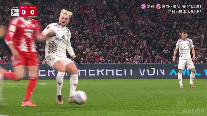 何が起きた？海外1年目の日本人MF、強豪バイエルン相手に2人を吹き飛ばす強烈タックル炸裂でファン驚愕「2人もぶっ飛ばした」「気合入ってるね」 5枚目