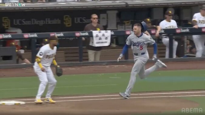 ヘルメットが取れてなお激走