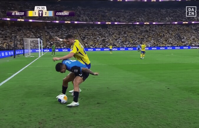 「死んだふり作戦（笑）」川崎FWの“騙し討ち急加速ドリブル”にファン驚愕！「エリソンの緩急に惚れた」「マリーシアお上手」「急に神に」決勝点アシストの一部始終【ACLE】 5枚目