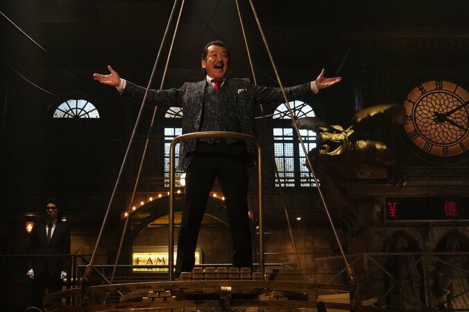 藤原竜也、キンキンに冷えたビールに笑顔　映画『カイジ』より場面写真19枚公開 7枚目