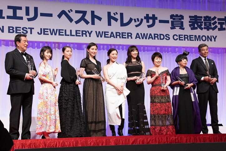 浜辺美波、バレンタインの予定を聞かれ「ウフフ。父と祖父にチョコをあげたいです」