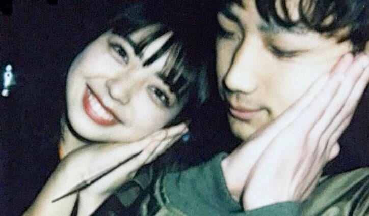 【写真・画像】“推し”アイドルと結婚したオタク、馴れ初めを告白「100万円つぎこんで…」　1枚目