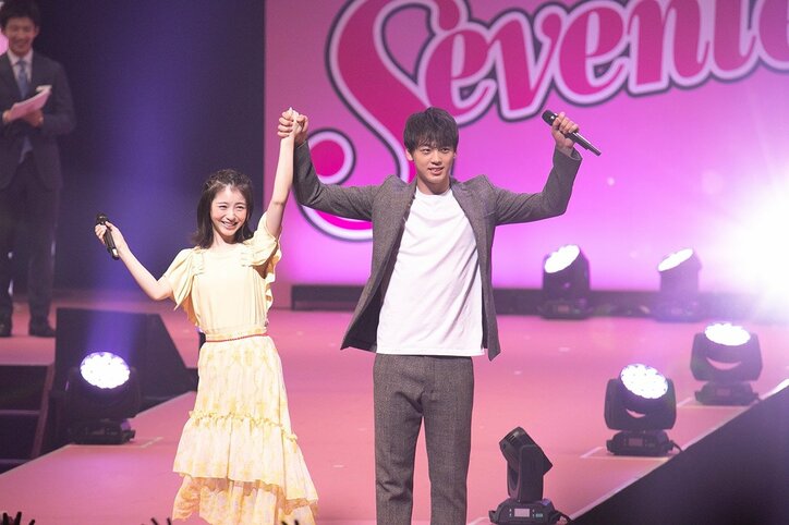 竹内涼真＆浜辺美波、新田真剣佑のサプライズ登場に大歓声！ -Seventeen 夏の学園祭2018【画像集】
