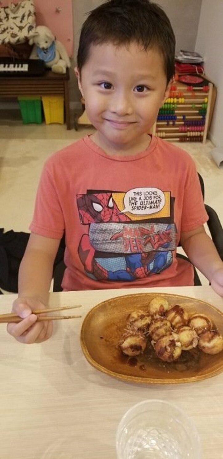 小原正子、たこ焼きメインの夕食を堪能する子ども達「たーくさん食べました」