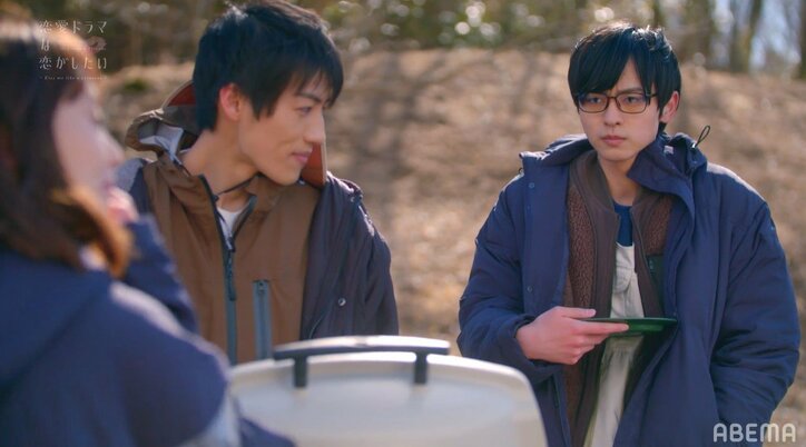 想いを寄せる女優が目の前で他の男性と濃密キス…悔しさと嫉妬が高まった若手俳優「しんど」