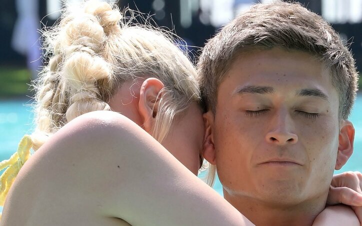 【写真・画像】2024年に引退した32歳レジェンド女優「恥ずかしい」男性との密着レースで見せたピュアな素顔　2枚目