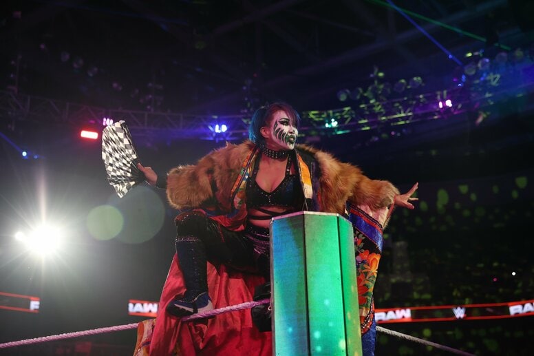 WWEスーパースターのアスカ、素顔の私服自撮りショットに1.3万件以上の“いいね”が押される「超綺麗です」