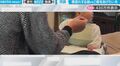 横揺れする娘にどうしてもご飯をあげたいパパ…まさかの方法を編み出しほっこりする人続出「愛おしいバトル」「かわいすぎて何回も見ちゃう」