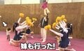 父の手のひらの上でY字バランスする2歳児に、フィギュア元代表が大絶賛「アスリート界にスカウトしたい」
