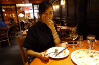 里田まい、電撃訪問した小島瑠璃子とのハグショットを公開「本物の姉妹みたい」と話題に