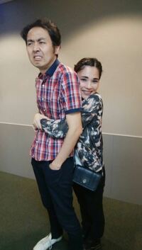 平野ノラ  尊敬するアンガールズ・田中卓志をバックハグ