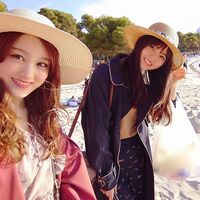 「あしゅみな最強」「ビーチに現れた女神」齋藤飛鳥＆星野みなみの麦わら帽子ショットに熱視線