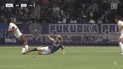 「これがカードなし？」ファン絶句の危険スライディング炸裂　強烈足首キックもお咎めなしで「流石にやばすぎる」