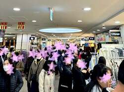  北斗晶、人で溢れ返っていた店で孫のために沢山購入した物「せっかく韓国に来たので」 