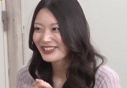 風吹ケイ、スタイル際立つピタピタワンピース姿で芸人に超密着「手つないでいいですか？」