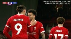 ゴール直後に”強烈ビンタ”2発が炸裂！「激しいな」「意識飛ぶ強さ」 興奮しすぎて引っ叩いた衝撃の瞬間　“リバプールの南米コンビ”の危険な行動にサポーター騒然