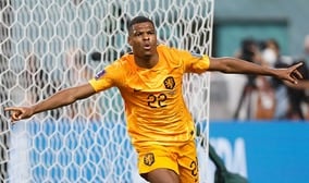 オランダのベスト8進出を後押ししたのはスポーツ心理学者？　アメリカ戦1G2Aのダンフリースに心の平穏アリ