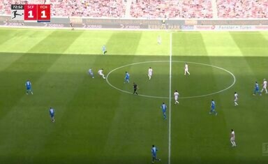 なんだ、その動き…！？ 鈴木唯人、反時計回り“神ターン”炸裂「これは上手い」「キレキレやん」一瞬でプレス回避→約10mドリブル突破