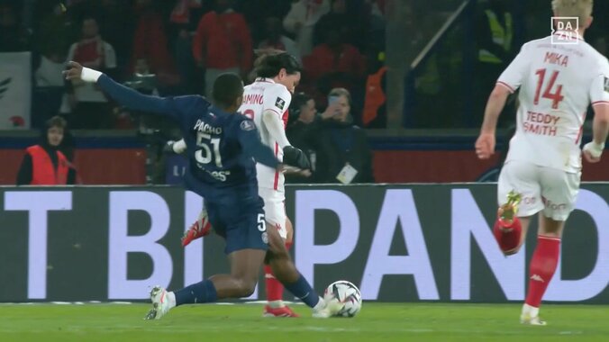 【映像】南野拓実の完璧な抜け出しを潰したPSGの超絶守備