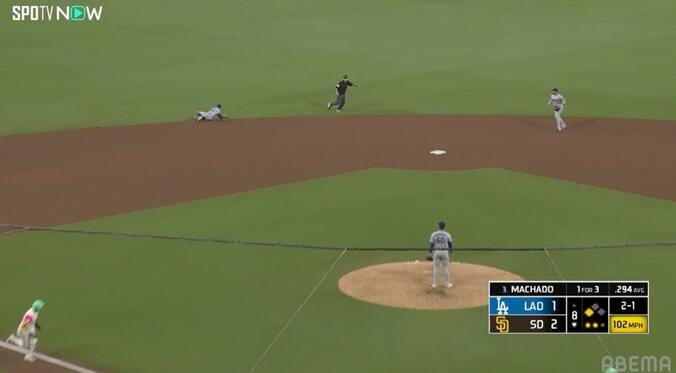 ベッツ、飛び込みながらも軽やかなフィールディングで捕球