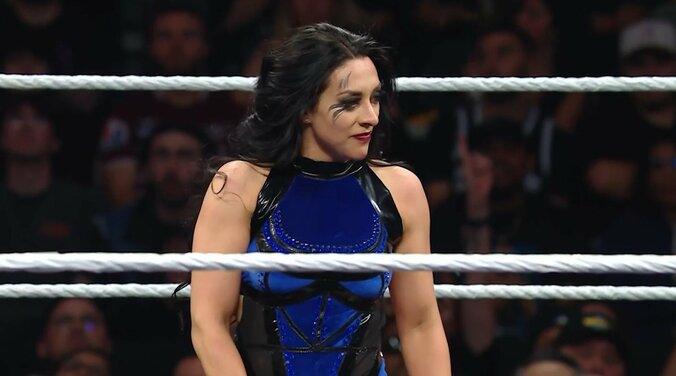 美貌とスタイルで人気のステファニー