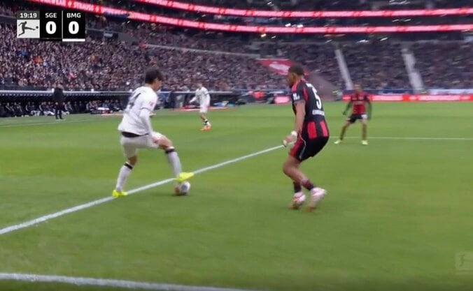 ウソでしょ…！？ 高井幸大、目を疑う“まさかの光景”「マジ上手い」相手DFをハメた“超絶ルーレット”にSNS騒然「川崎の血が騒いでる」 3枚目