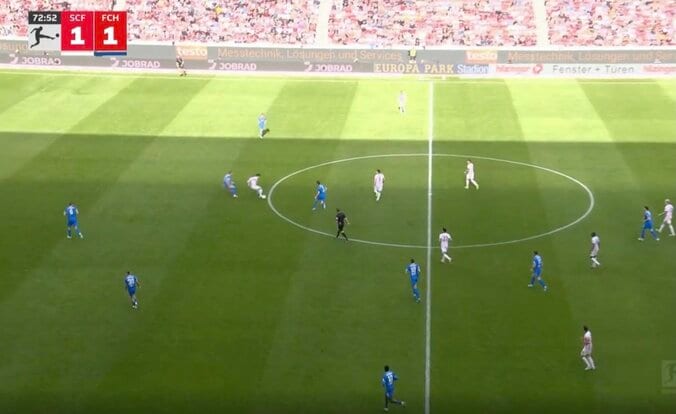 【写真・画像】ウソだろ…！？ 佐野海舟、予想を裏切る“まさかの展開”「そこ通すんかい！」相手2人をかわす→絶妙“アウトサイドパス”「よく見えてる」　1枚目