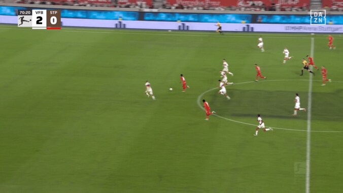 場内騒然！ 日本代表MF、高速フェイント→絶妙ノールックパスが話題「やっぱりセンスある」「よく見えてる」藤田譲瑠チマのアシスト未遂 4枚目