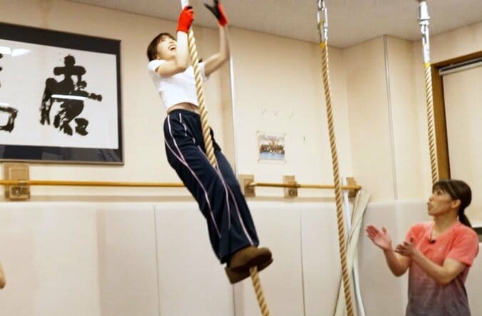 【写真・画像】【ME:I】TSUZUMIが“ロープ登り”で意外な身体能力を発揮 吉田沙保里も仰天「えー！すごい！」　1枚目