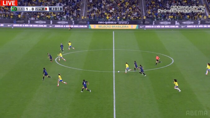 「レベチだ…」なでしこジャパン置き去りの“超加速ドリブル”にファン騒然！「推進力えぐい」「身体能力が違いすぎる」ブラジル女子FWケロリンがゴール演出の瞬間 3枚目