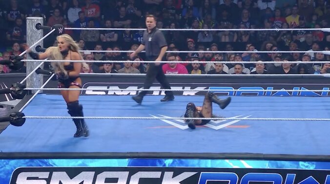 悶絶するロクサーヌ