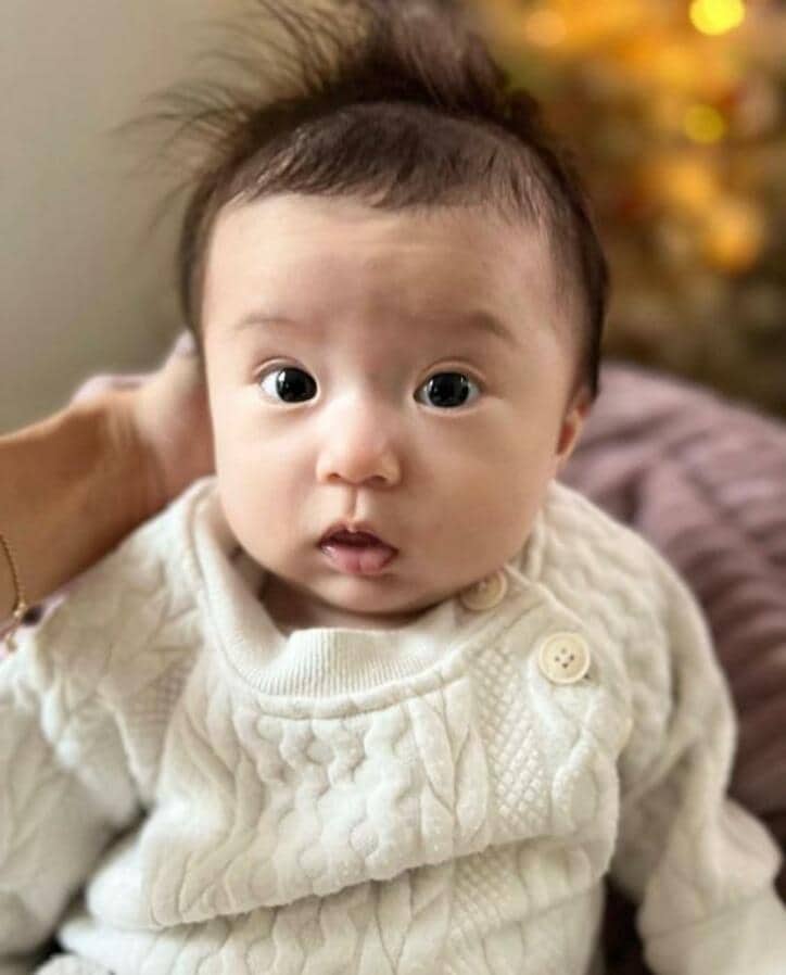  鈴木亜美、もうすぐ4か月を迎える娘の姿を公開「どんどん成長していく」 
