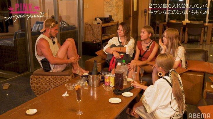 バーレスク東京の人気ダンサー、新入りイケメンマッチョを2ショットへ誘い出し…早くも三角関係に『シャッフルアイランド』第2話