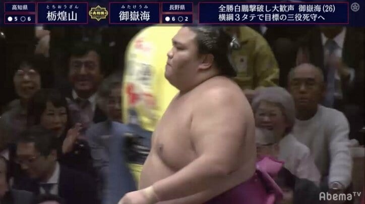 満身創痍の御嶽海、途中休場明け2連勝で勝ち越しにあと1つ　立ち合い変化で白星もぎ取る