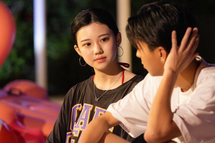 大人っぽい高3女子、モテ男子とのナイトプールデートにスタジオ大興奮！怒涛のアピールも『今日好き』サムイ島編第2話