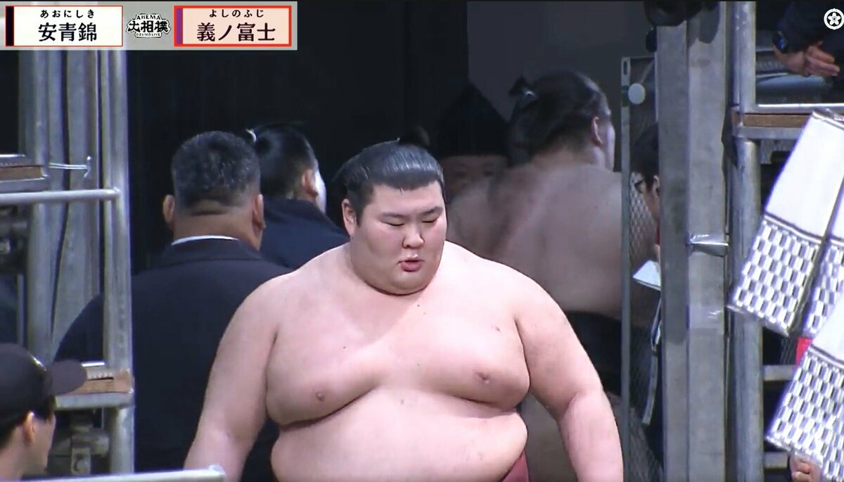 安青錦、黒星直後に花道奥で驚きの光景 「ひょっこりあたみんw