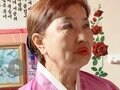 100万かかる韓国の祈祷師、出刃包丁2本と生肉を口にくわえ…ムーダンの浄化儀式に驚愕