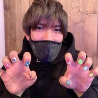 EXITりんたろー。“SDGsネイル”を披露「持続可能な開発目標17個のうち9個」