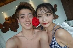 爆モテ美人焼肉店員、水着を脱ぎ裸でマッサージデート！浮気相手のイケメン大学生と親密ムードに『隣恋4』#4