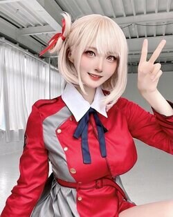 コスプレイヤー・しょこらが「リコリス・リコイル」錦木千束を再現！「激可愛すぎる」「めっちゃ魅力的で最高」の声