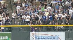 大谷翔平のメモリアル弾に観客“大ジャンプ” 衝撃の27号アーチに敵地がまさかの大歓声