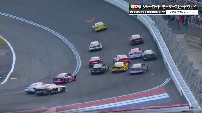 レース中に「喧嘩してる」 ぶつけられた車へ幅寄せ→“報復” 目を疑う光景に「てめえ何やってるんだよ的」と驚きの声 3枚目