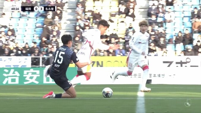 【映像】相手DFが引きずられて膝移動する瞬間