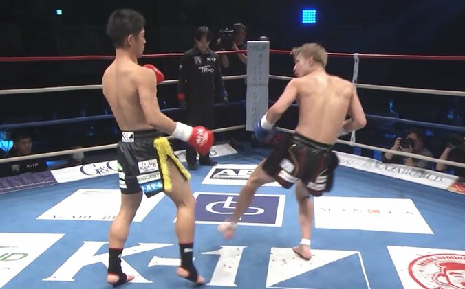 足元はフラフラ