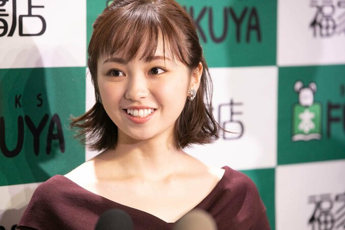 今泉佑唯、フォトジェニックなファッションスナップに反響「ずーみんめためた可愛い」 1枚目