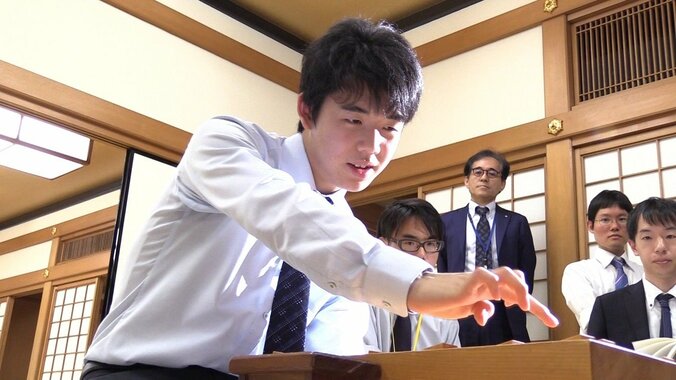 将棋・藤井聡太四段19連勝なるか？　A級棋士深浦康市九段「完成度がとにかく高い」 1枚目