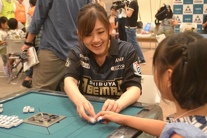 Mリーグ・渋谷ABEMASの4選手が小学生と交流「逆にパワーもらった」「子どもの吸収力がスポンジ」 1枚目