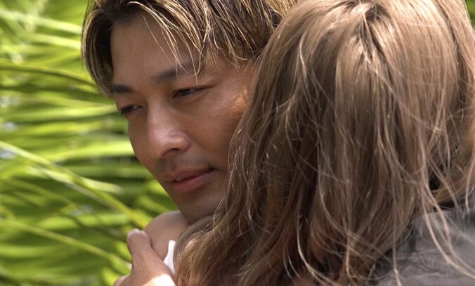 【写真・画像】元国民的アイドルの39歳元夫、13歳年下シンママ美女と熱い抱擁「やっぱ好きだな」　1枚目