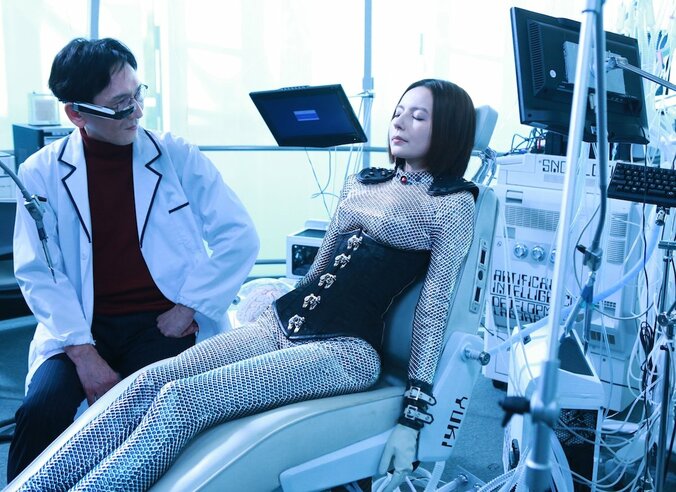 ベッキーが麻雀クラブのママ＆セクサロイドを一人二役で演じることが判明『麻雀放浪記２０２０』 3枚目